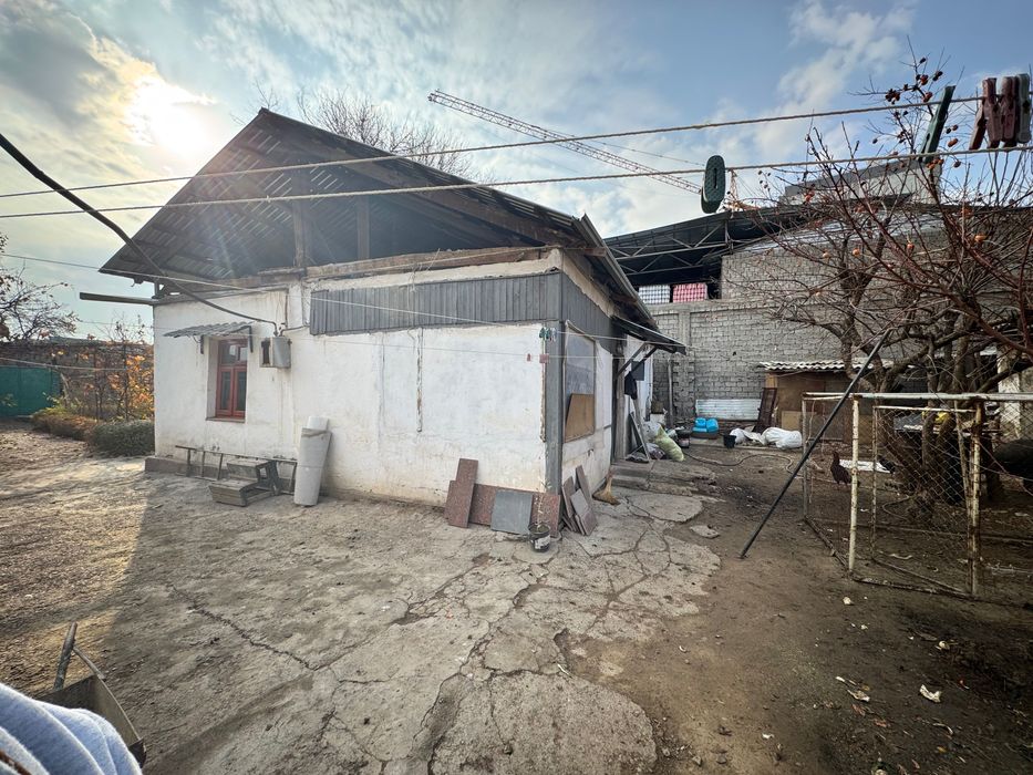 Продается участок 6 соток 4. 6 sotix yer uchastkasi uy bilan sotiladi