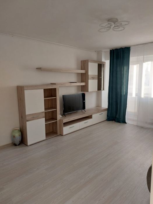 Închiriez garsoniera 42 mp