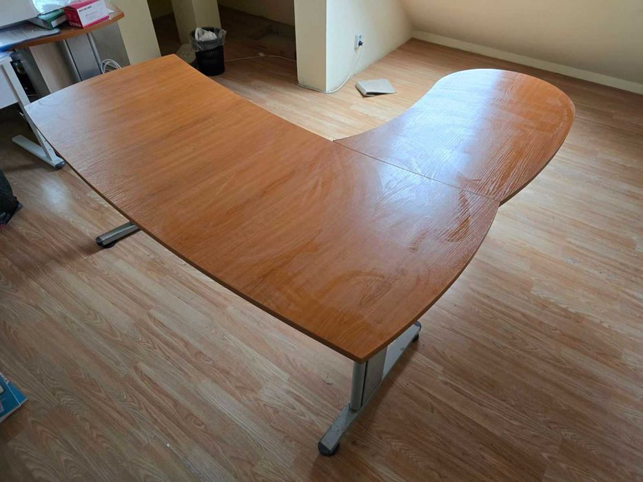 Бюро / Конферентна маса