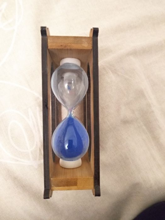 Часы песочные продам