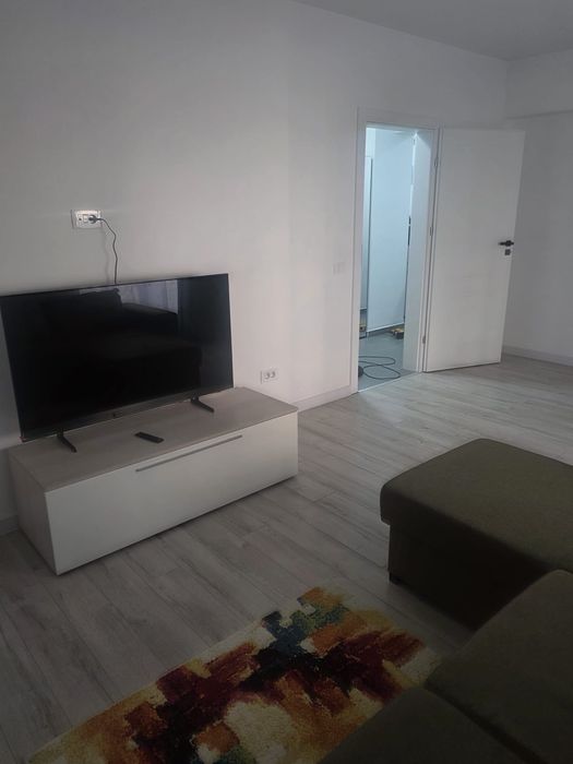 Închiriez apartament