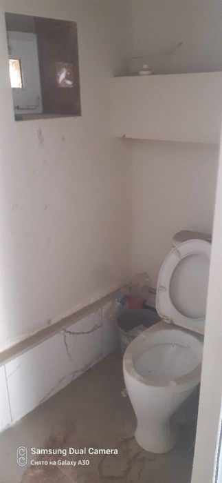 Ikki qavatli savdo do’koni