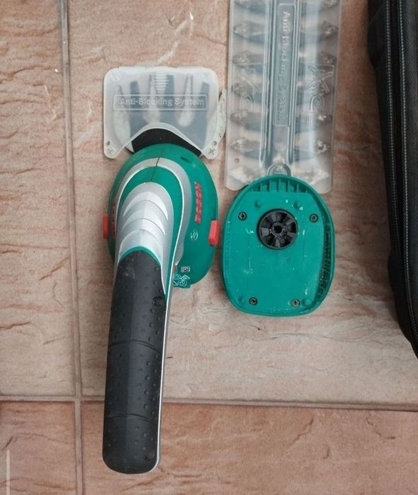 Produs in stare buna de funcționare este folosit 

Compact si usor: fo