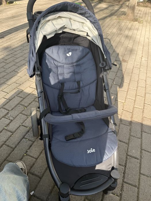 Продам коляску Joie