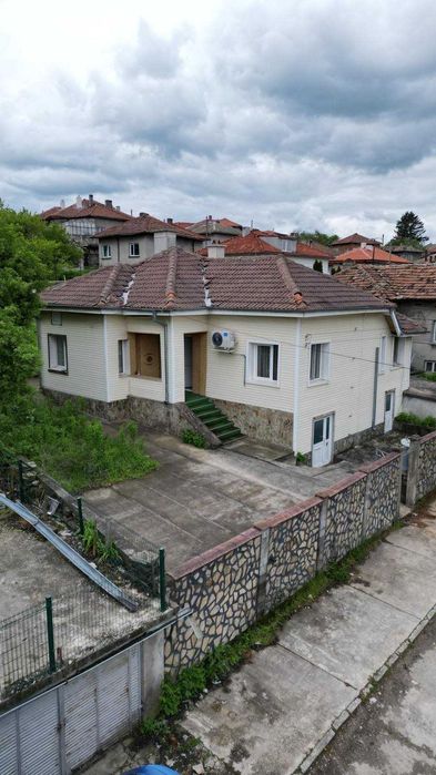 Ремонтирана къща в гр.Омуртаг.