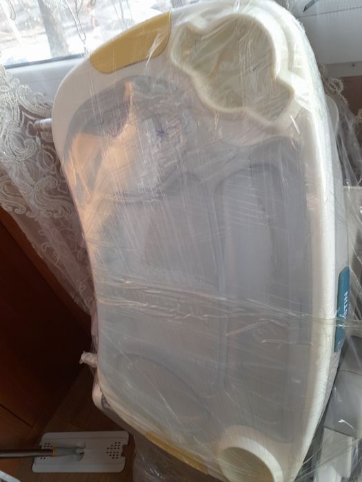 Детский столик для  кормления  ребёнка