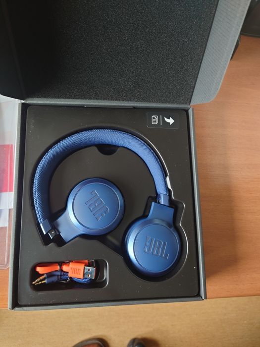 Беспроводные наушники JBL Live460NC