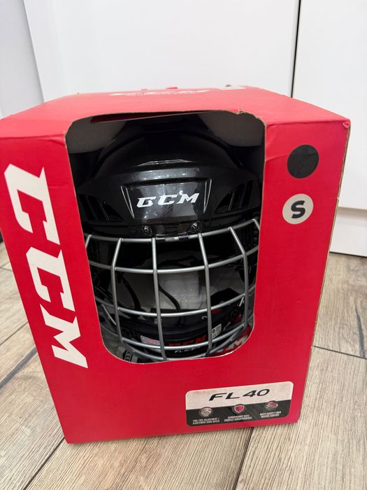 Продам хоккейный шлем CCM 40S (размер S)