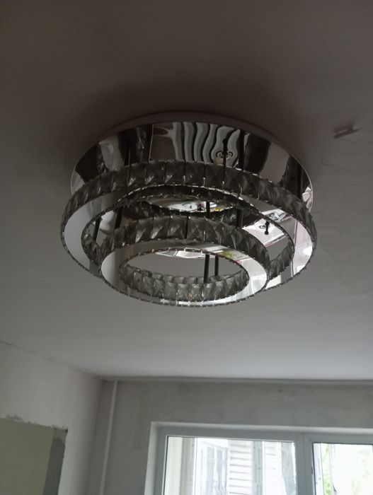 Продам люстру самовывоз