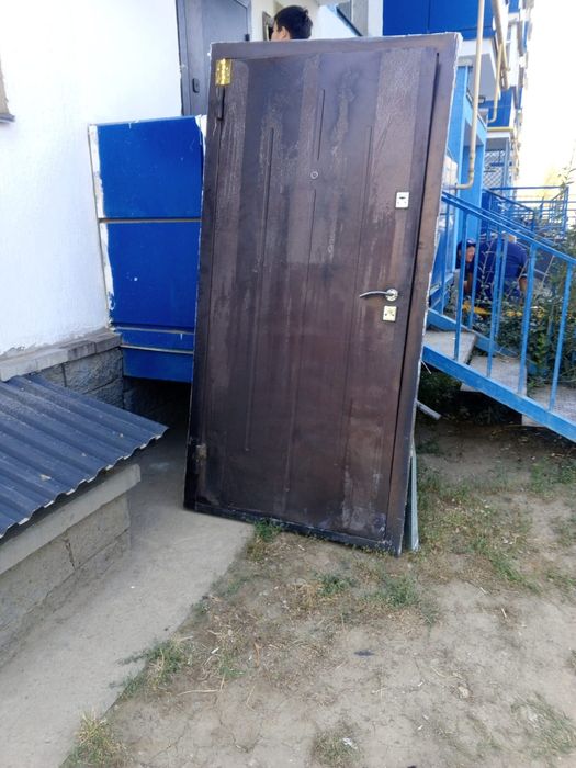 Продам двери б/у