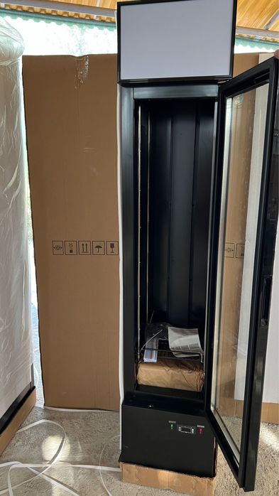 Vitrina frigorifica slim cu racire ventilata