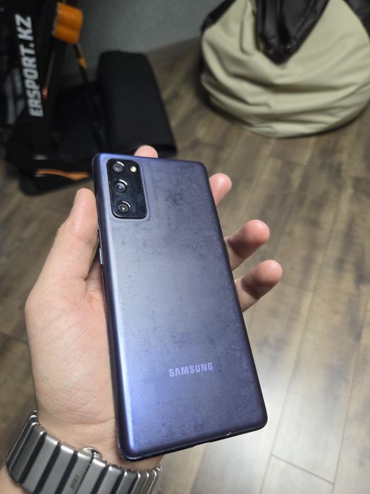 Продам или обменяю samsung galaxy s20 fe