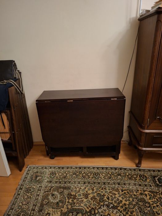 Трапезна/кухненска сгъваема маса.