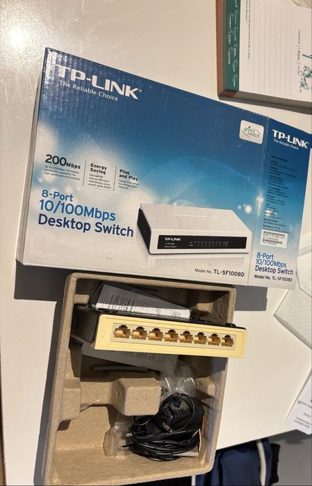 Суич TP-Link, пълен комплект