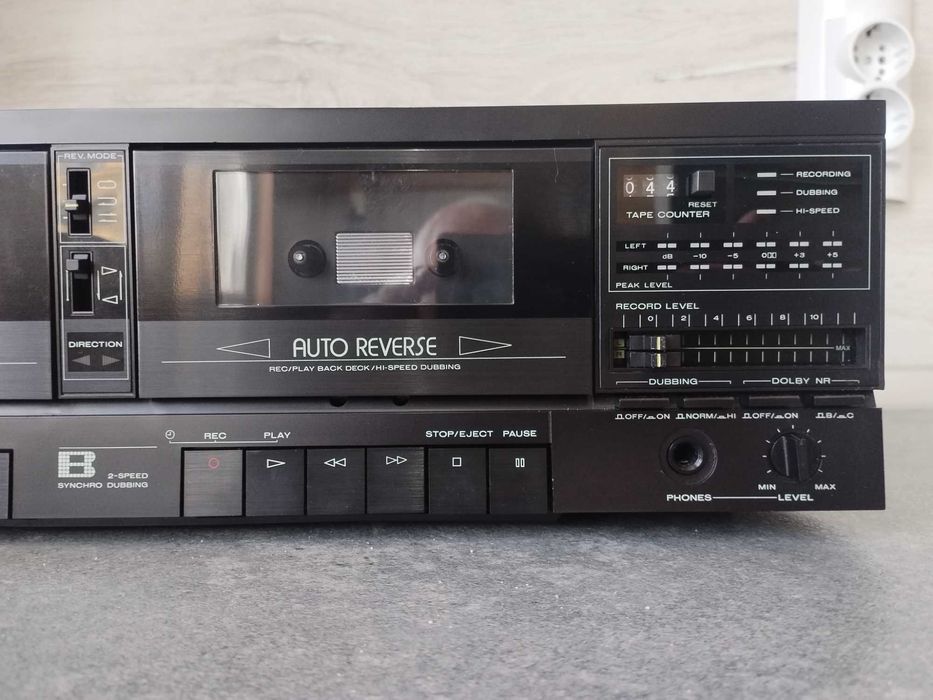 Продавам MARANTZ SD 385 авто реверс,минал пълна профилактика. Има малка драскотина от лявата страна,вижда се на снимката.