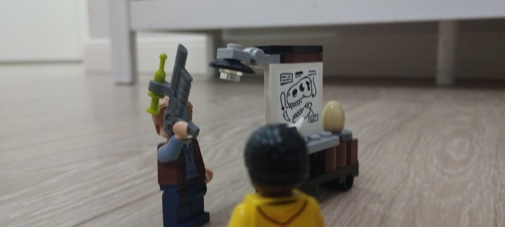 Игрушки LEGO и прочее.