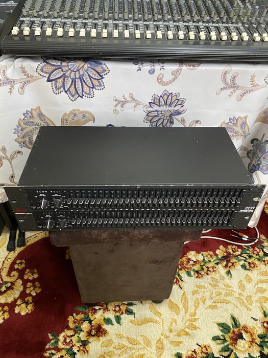 DBX 2231 эквалайзер