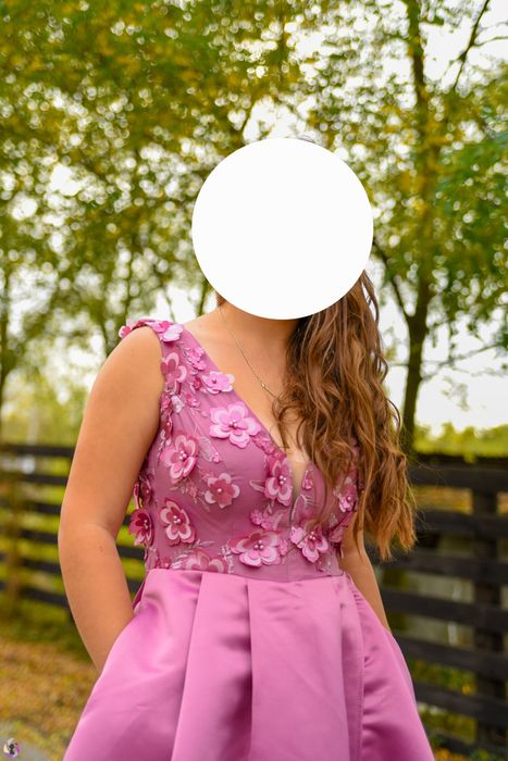 Vând rochie deosebită