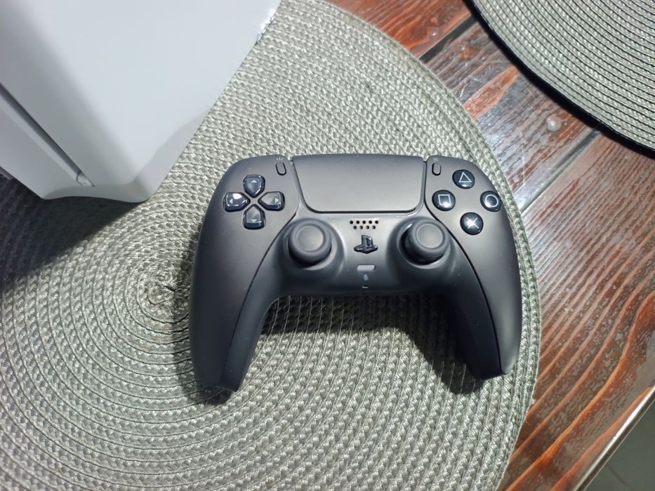 Vând PS5 Slim DiskEdition 1t