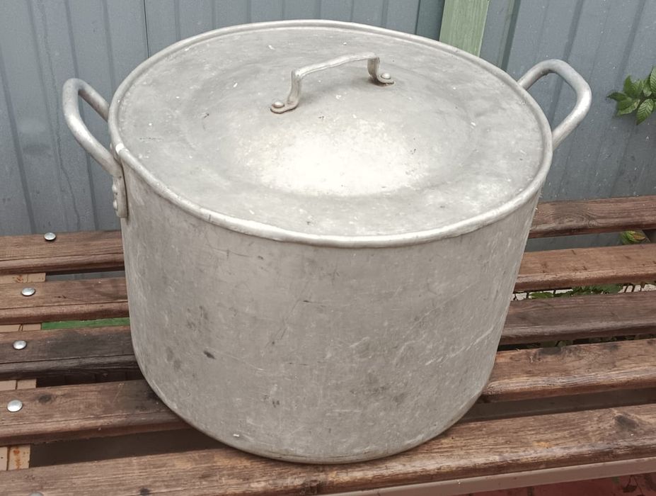 Продам кострюли 30 литровые