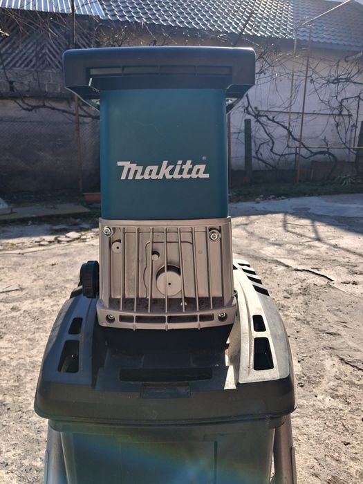 Mașina de tocat bețe.