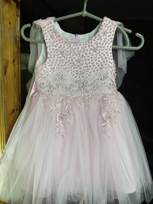 Продам платья 5-10лет