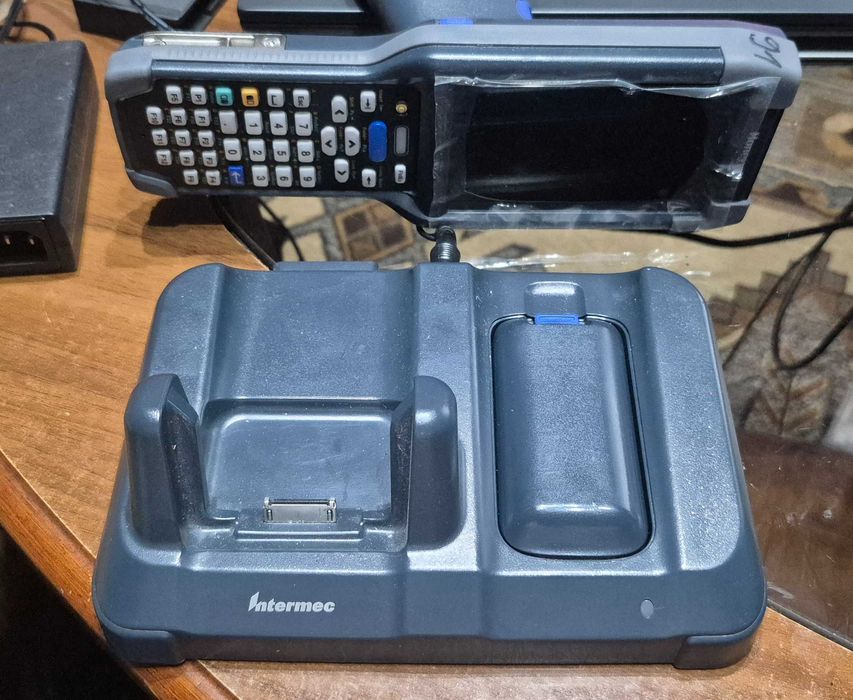 Terminal Honeywell CK65, 2D scanner, WiFi, NFC, IP68 + cradle Intermec + 2 baterii, ca nou