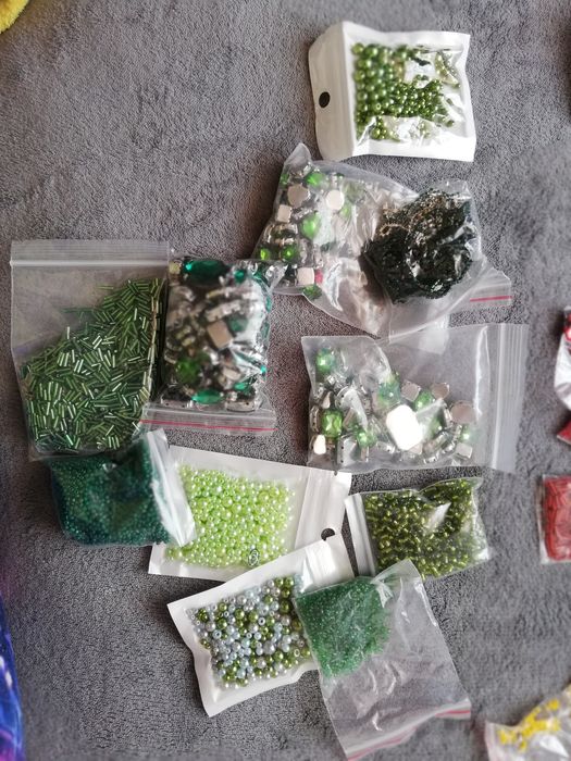 Strasuri margele lanturi fetru de facut brose