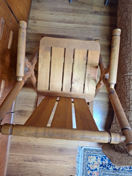 Люлеещ стол от масив