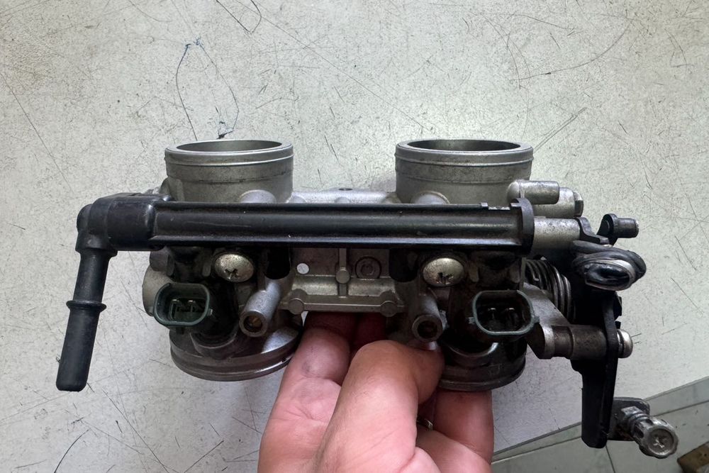 Оборудвани Дросели с дюзи за Kawasaki ER6 OEM
