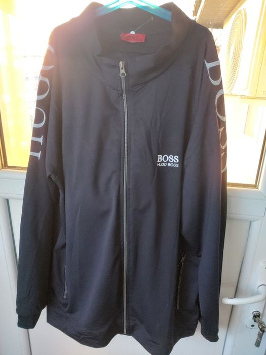 Vând trening adidas original în stre ca nou doar probat mărimea xl se