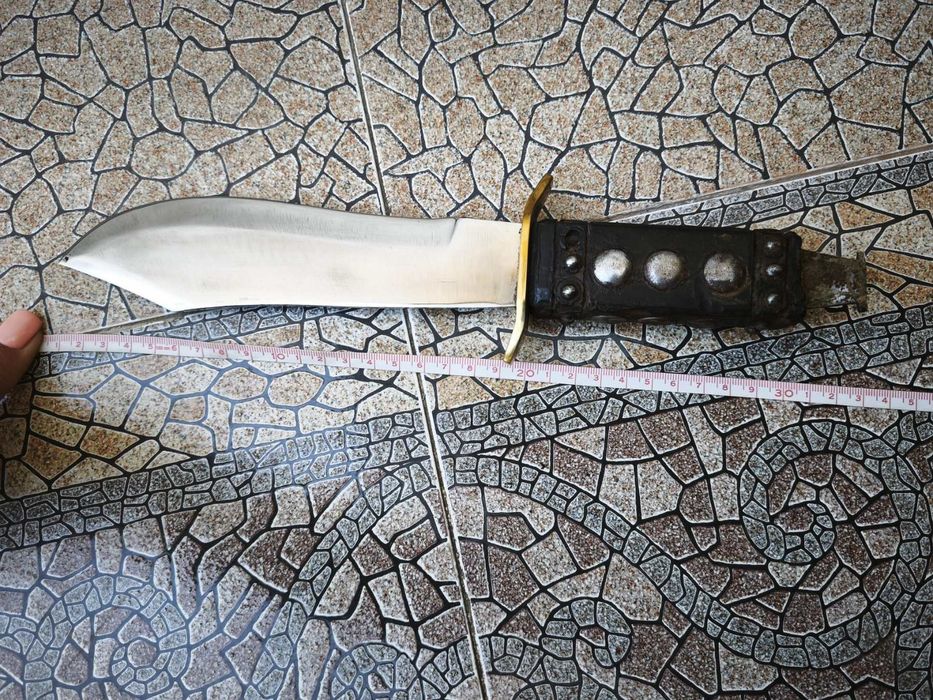 Нож 1300г. България