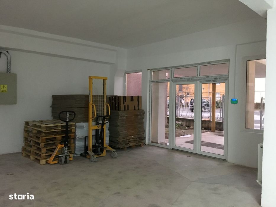 De Vânzare sau Închiriere 
Spatiu Comercial/ Administrativ P+1E