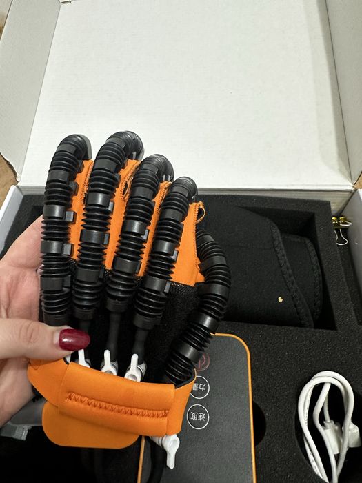 Продам перчатку для реабилитации рук