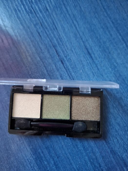 Сенки за очи нови