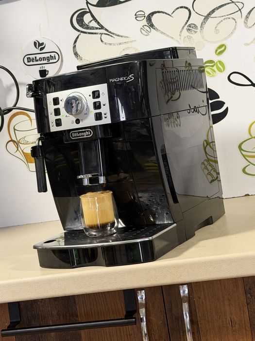 Кафемашина кафе автомат delonghi magnifica S с гаранция