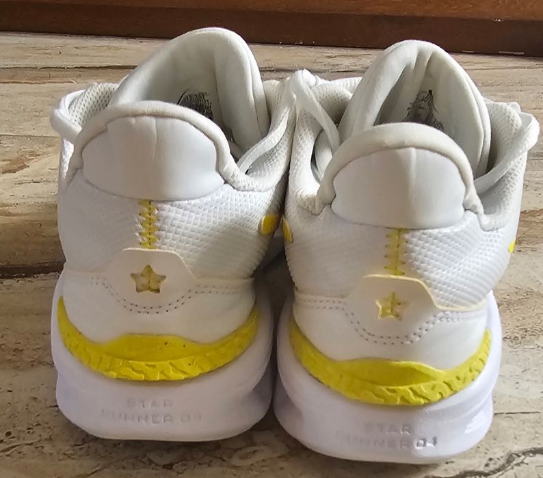 Pantofi sport Nike Star Runner 4 fete  mărime 37.5 si 38