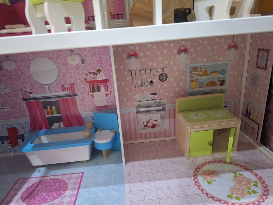 Огромна дървена къща за кукли