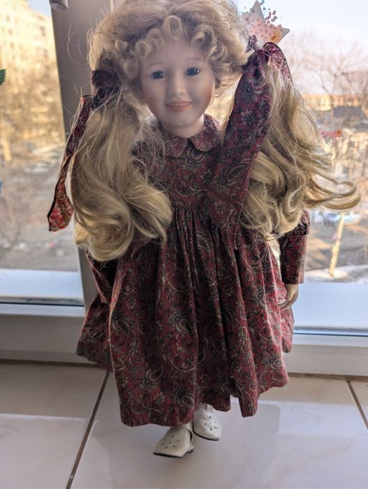 Păpușa de porțelan 52cm