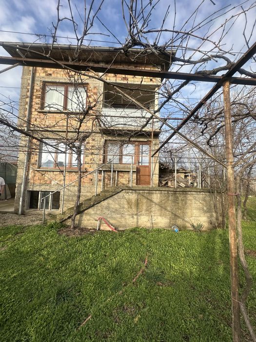 Home Depo продава къща в село Шейново- Казанлък