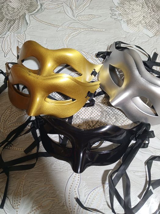 Маски карнавальные, чёрные, золотые пластиковые в наличии