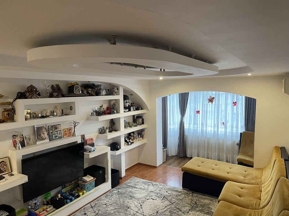 Vand apartament 3 camere decomandat