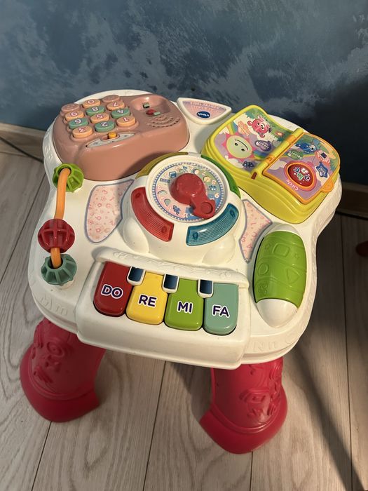 Masa interactiva roz