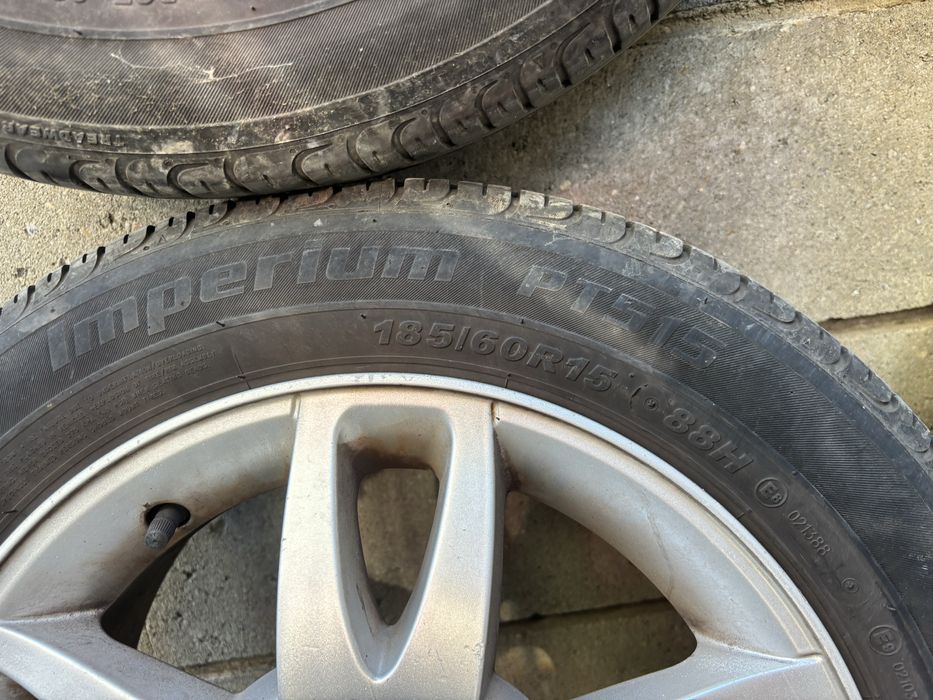 Set cauciucuri vară 185/60 R15 + jante aluminiu 15 – stare foarte bună