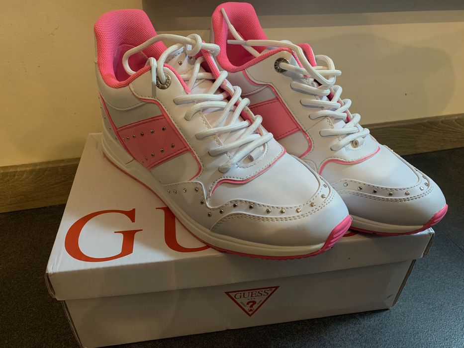 Нови кецове на Guess