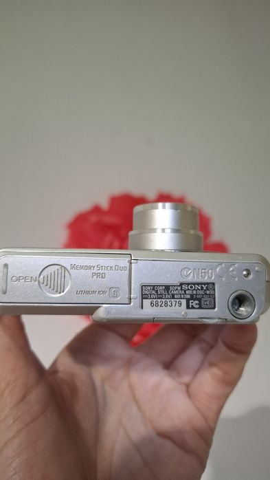 Компактен дигитален фотоапарат SONY Cybershot W30