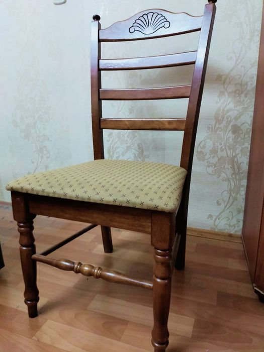 Продам стулья 10 штук деревянные