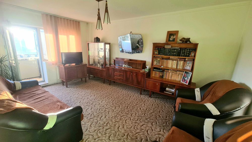 Vanzare apartament 3 camere, decomandat, pozitie centrala
