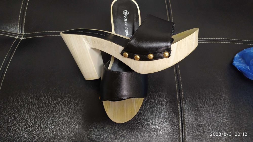 Продавам дамско сабо