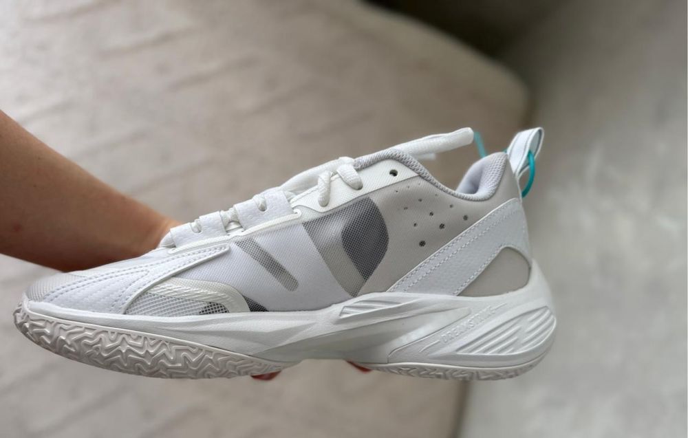 Продам кроссовки